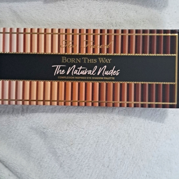 Too Faced Born This Way 'The Natural Nudes' - Picture 5 of 5